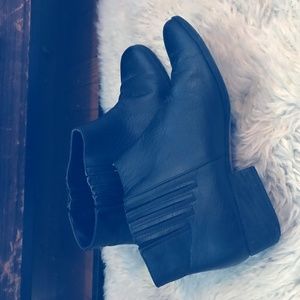 RACHEL COMEY BOOTIES size 7